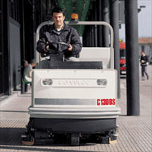 柴油發(fā)動機式洗地機 進口洗地機